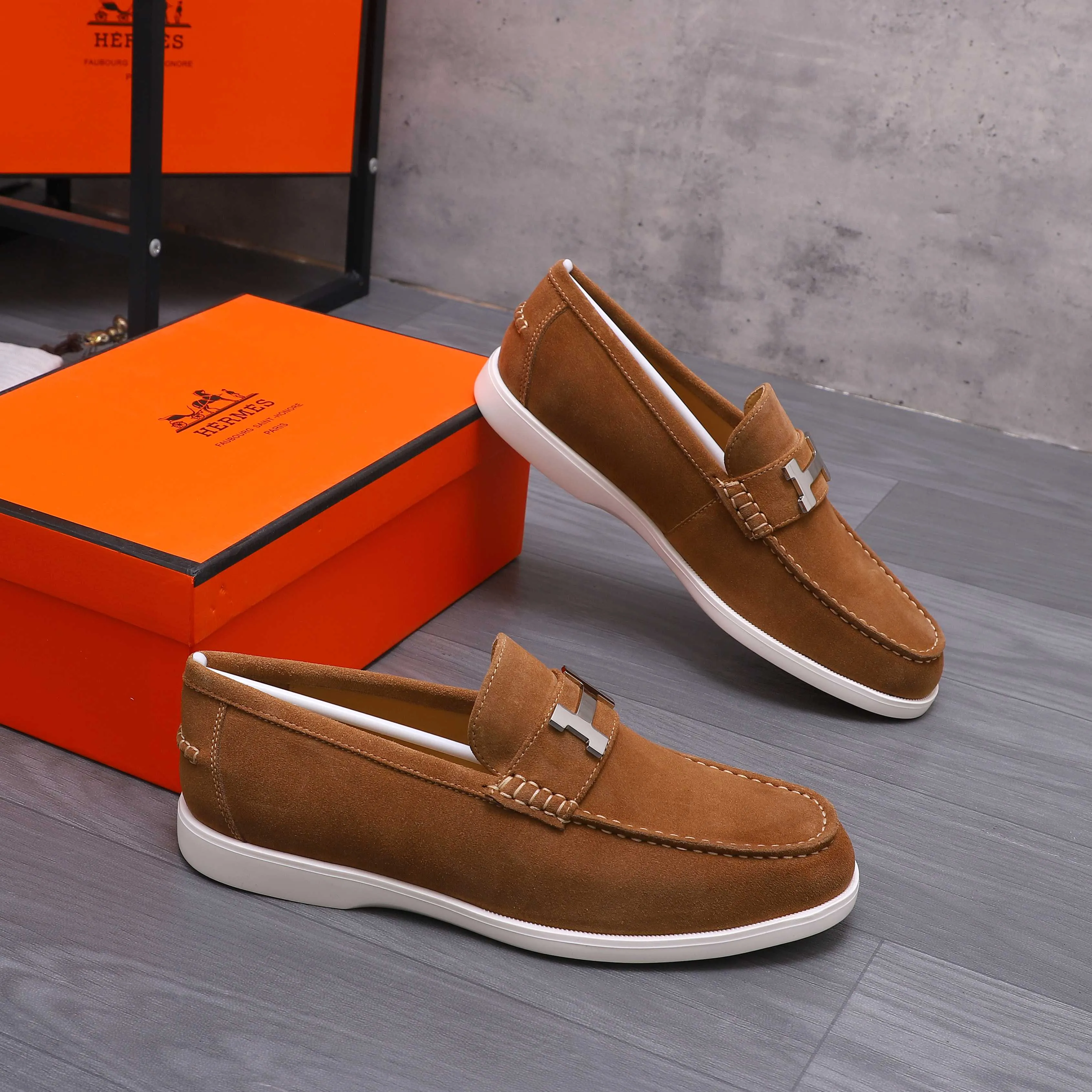 Men's shoes 💰p560 Product trademark: HERMES "Hermès" casual slip-on men's shoes. Regular size: 38-46 (45.46 is custom-made and non-refundable) Product materials: Selected frosted cowhide upper, cowhide lining, original foam rubber ultra-light sole